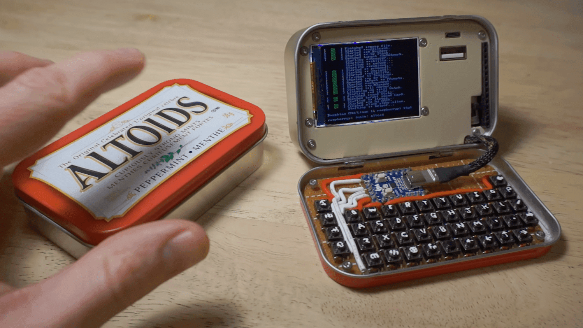 World's Tiniest Laptop Fits Inside an Altoids Tin
