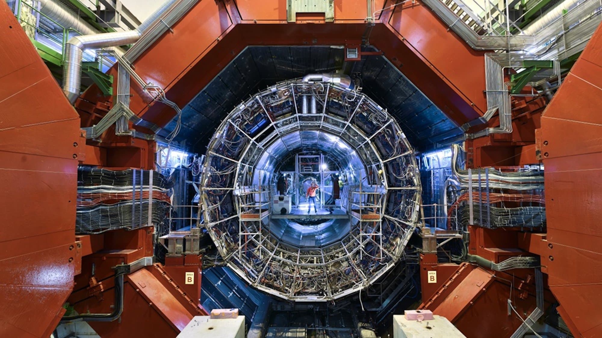 Smashing atoms to recreate the universe's first moments