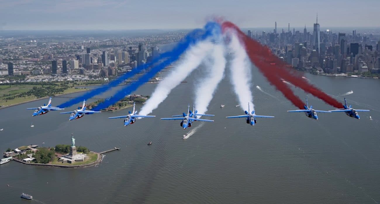 France honors America's friendship with spectacular sky show