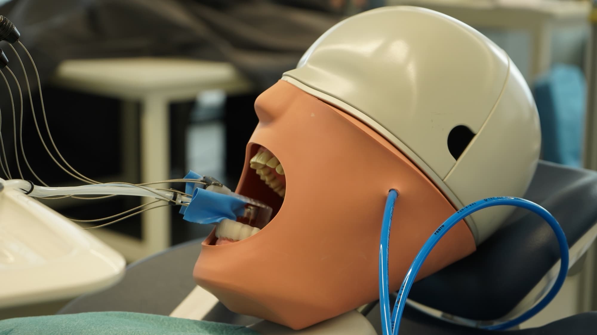 Robot dentist takes a bite out of precision tooth prep