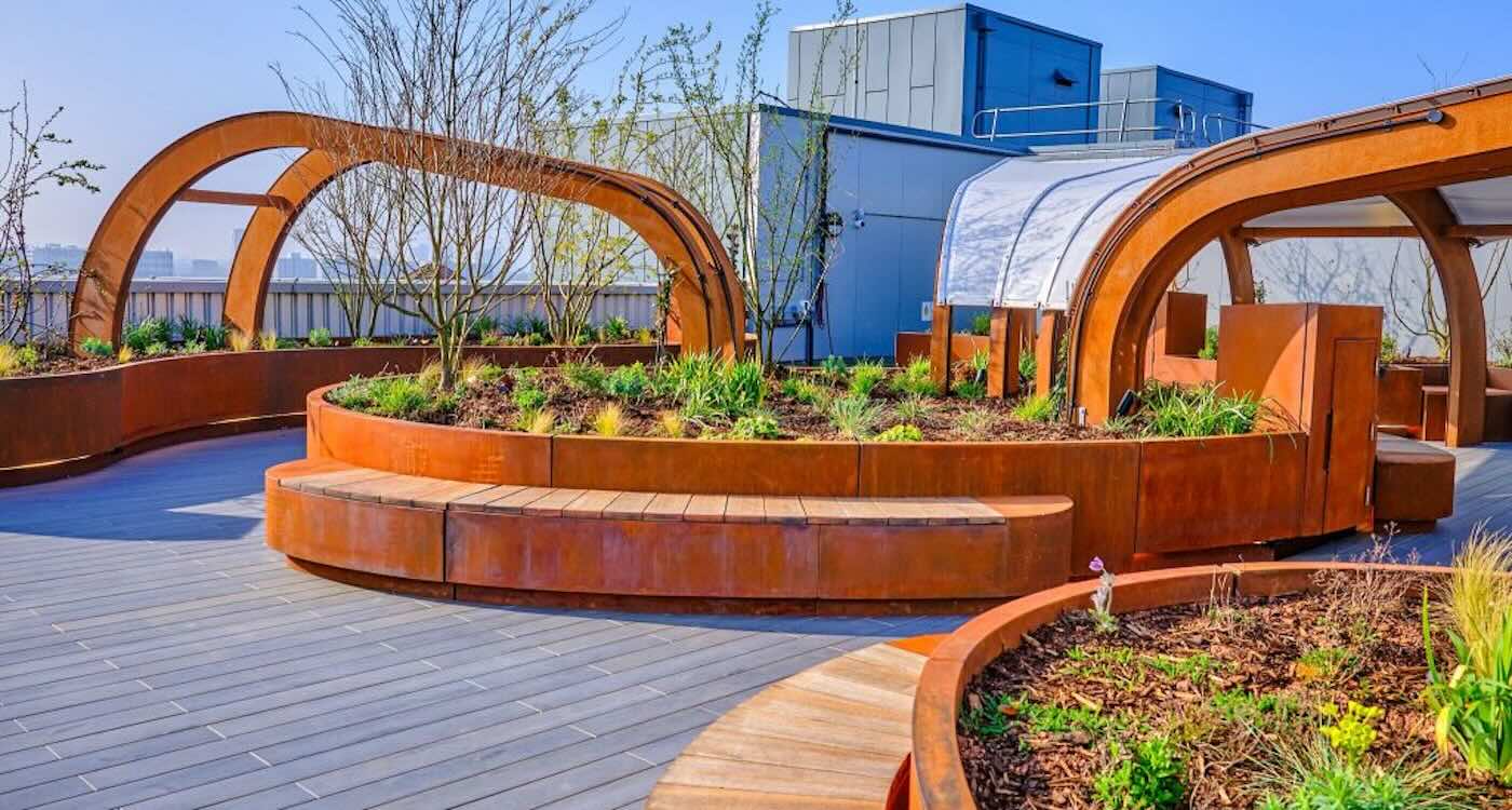 Hospital Rooftop Garden Brings Sky to ICU Patients