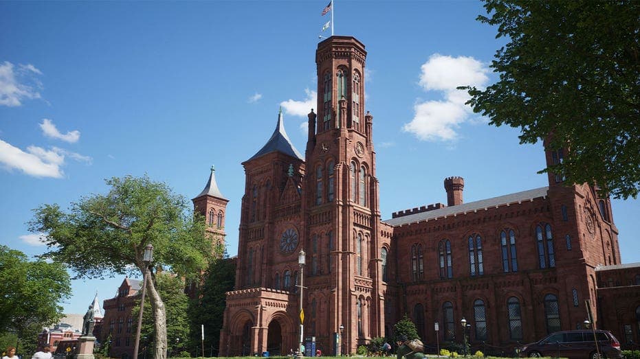 Trump slaps warning signs on Smithsonian over history narrative