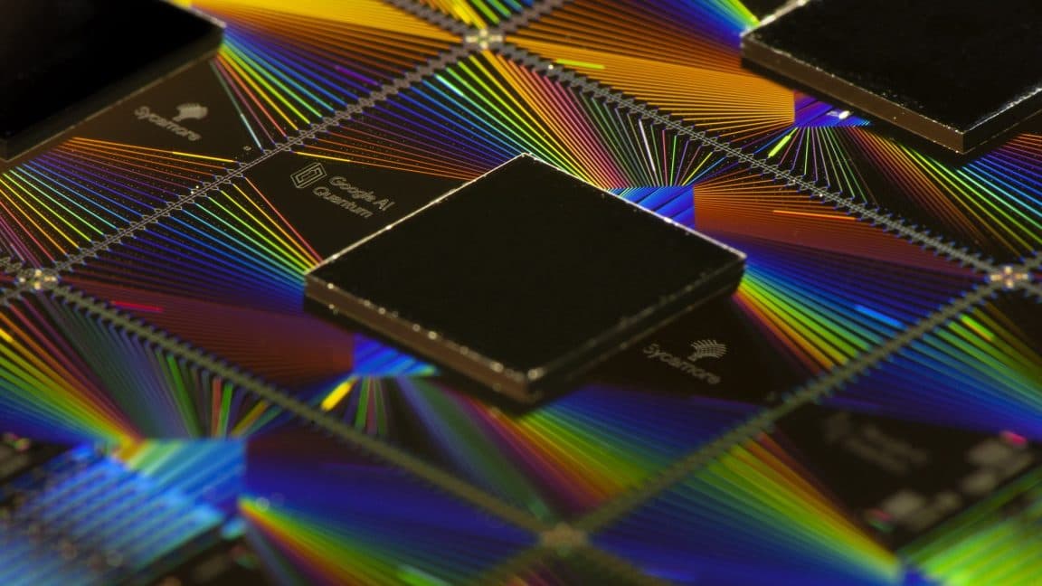 Self-Healing Quantum Processors Recalibrate in Real Time